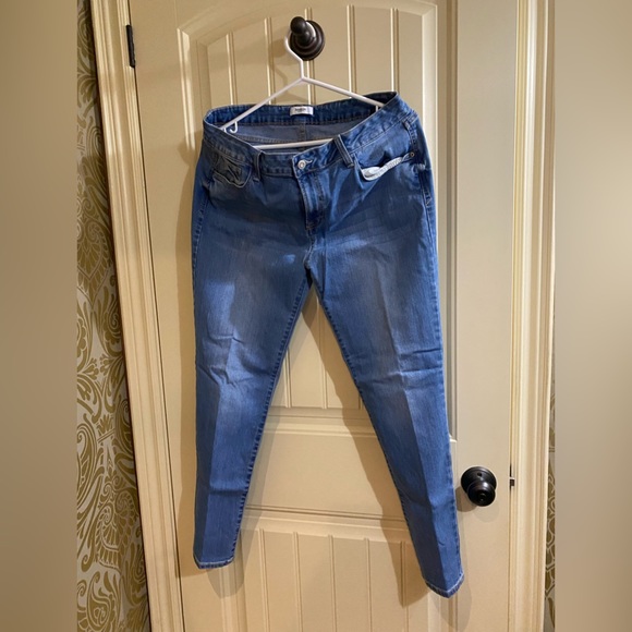 Kensie Denim - Kensie. Woman’s capri jeans